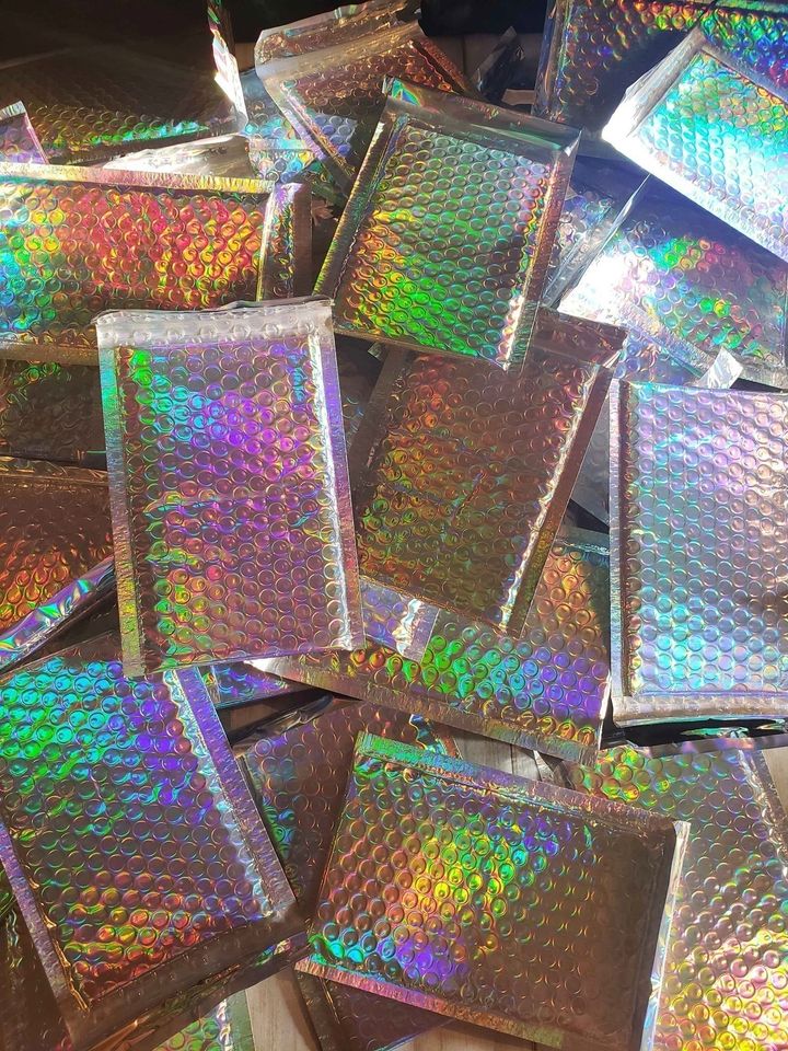 Premium Silver Holographic Metallic Bubble Mailers Size 8.5x12 Padded Envelopes - Packaging Materials for Quail Enthusiasts