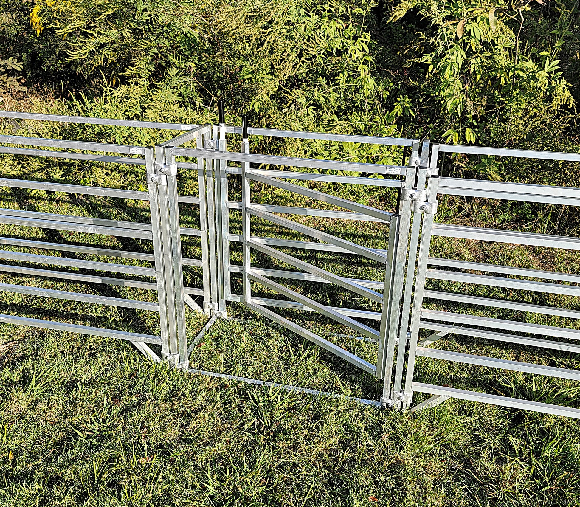 Premium Aluminum 40-Inch-Tall Sheep & Goat 3 Way Sorter gate for Sorting Alley & Pen Systems - Homesteading Supplies for Quail Enthusiasts