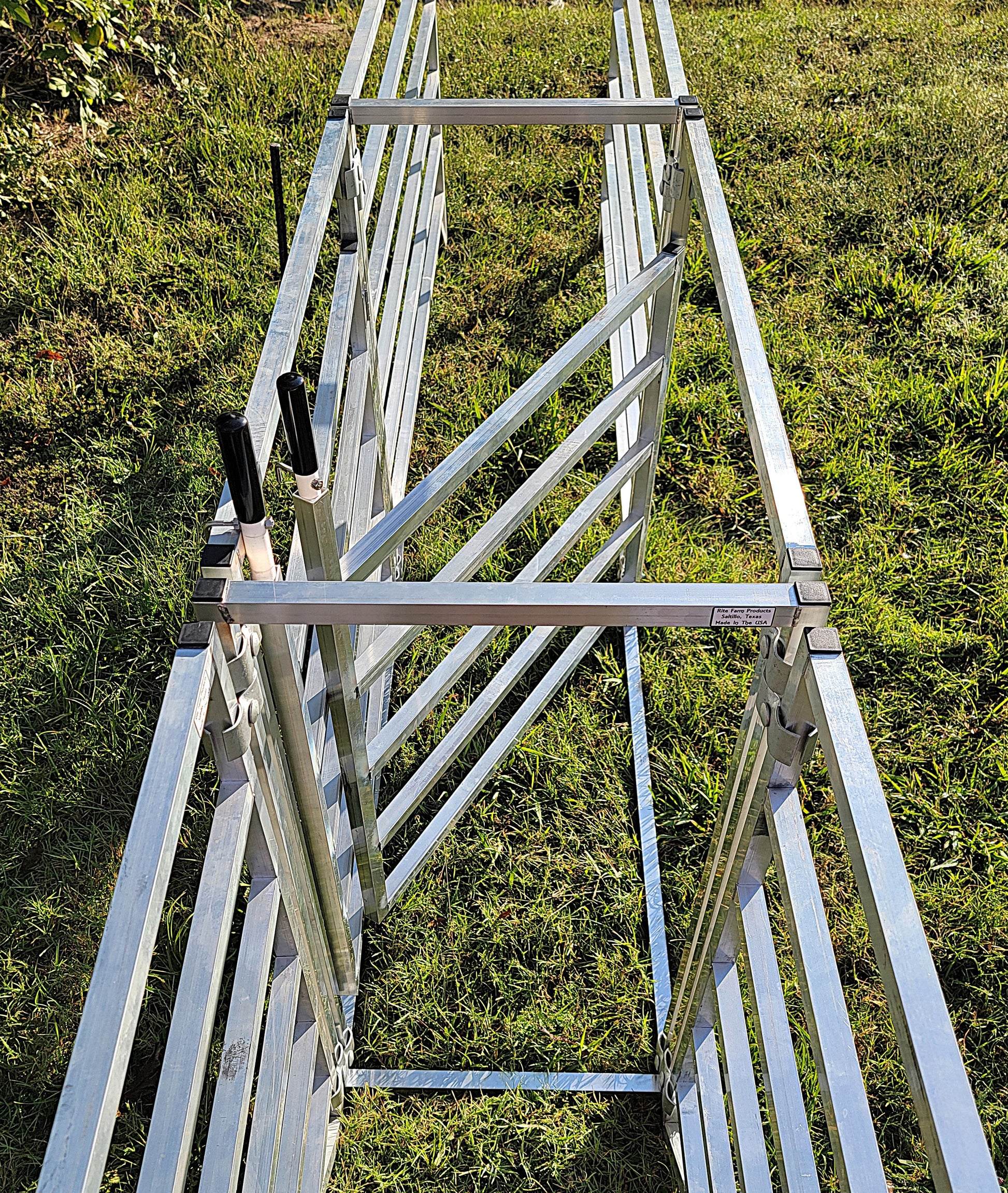 Premium Aluminum 40-Inch-Tall Sheep & Goat 3 Way Sorter gate for Sorting Alley & Pen Systems - Homesteading Supplies for Quail Enthusiasts