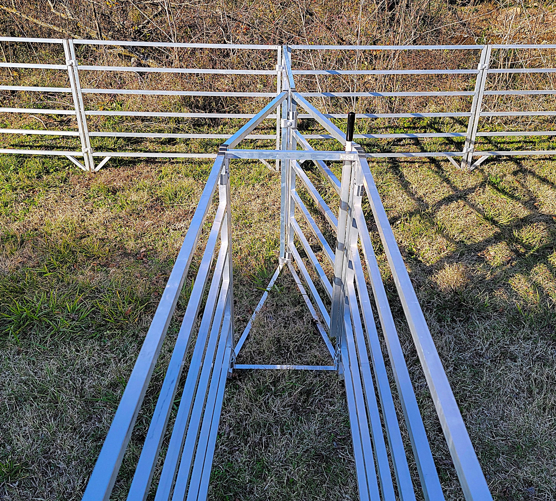 Premium Aluminum 40-Inch-Tall Sheep & Goat 2 Way Sorter gate for Sorting Alley & Pen Systems - Homesteading Supplies for Quail Enthusiasts